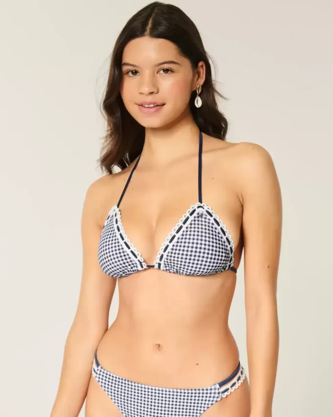 Bikinitop met halter en triangelmotief in haakstijl Bikinitop met halter en triangelmotief in haakstijl