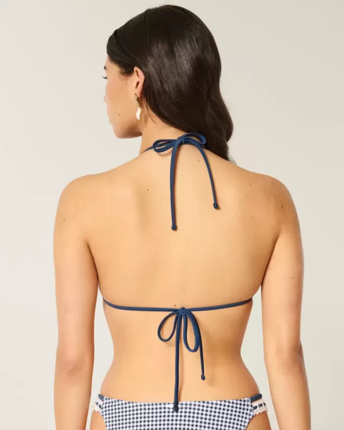 Bikinitop met halter en triangelmotief in haakstijl Bikinitop met halter en triangelmotief in haakstijl