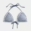Bikinitop met halter en triangelmotief in haakstijl Bikinitop met halter en triangelmotief in haakstijl