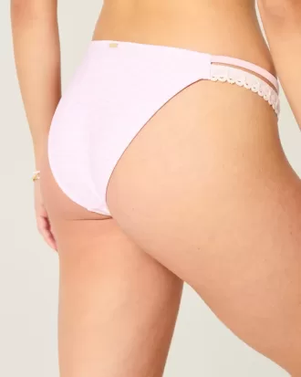 Cheeky bikinibroekje met haak-stijl rand en dubbele bandjes Cheeky bikinibroekje met haak-stijl rand en dubbele bandjes