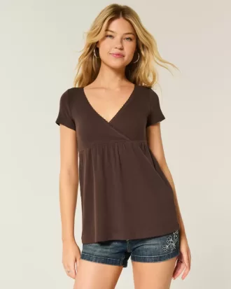 Gemakkelijke babydolltop met korte mouwen en kanten rand Gemakkelijke babydolltop met korte mouwen en kanten rand