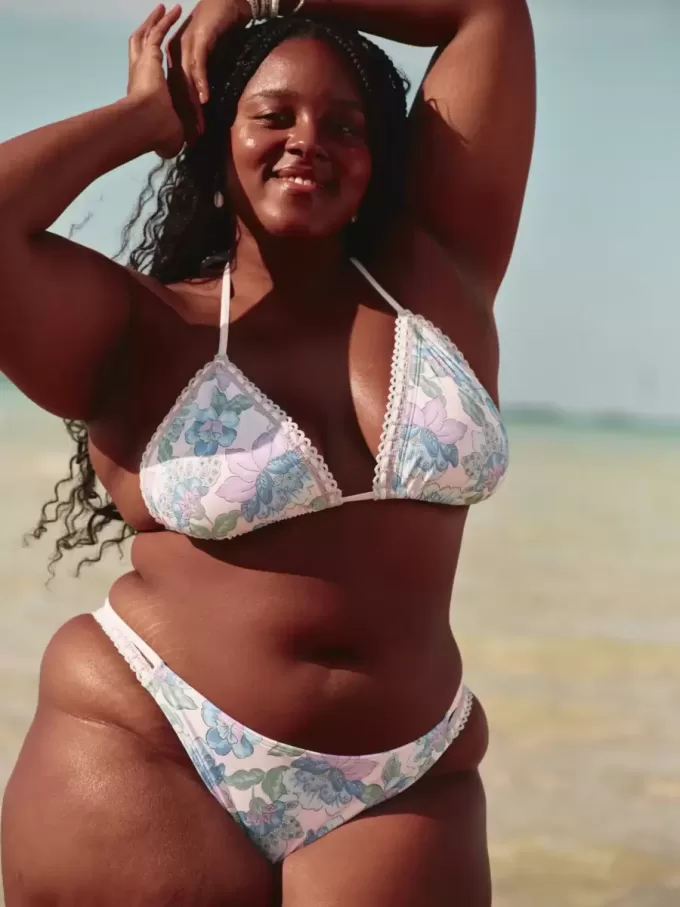 Gemengde hoog uitgesneden Cheeky Bikinibroek in Haakstijl Gemengde hoog uitgesneden Cheeky Bikinibroek in Haakstijl