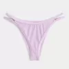 Hoog uitgesneden, geborduurde, bandjes, brutale bikinibroek Hoog uitgesneden, geborduurde, bandjes, brutale bikinibroek