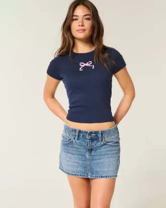 Laag uitgesneden denim minirok met geborduurde strik Laag uitgesneden denim minirok met geborduurde strik