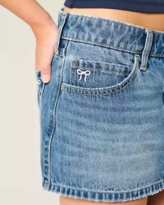 Laag uitgesneden denim minirok met geborduurde strik Laag uitgesneden denim minirok met geborduurde strik