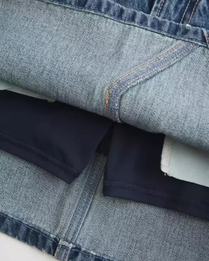 Laag uitgesneden geborduurde denim minirok Laag uitgesneden geborduurde denim minirok