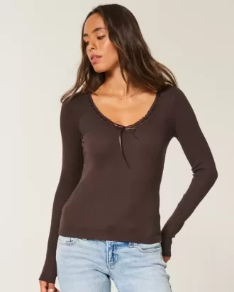 Top met lange mouwen en kanten rand Top met lange mouwen en kanten rand